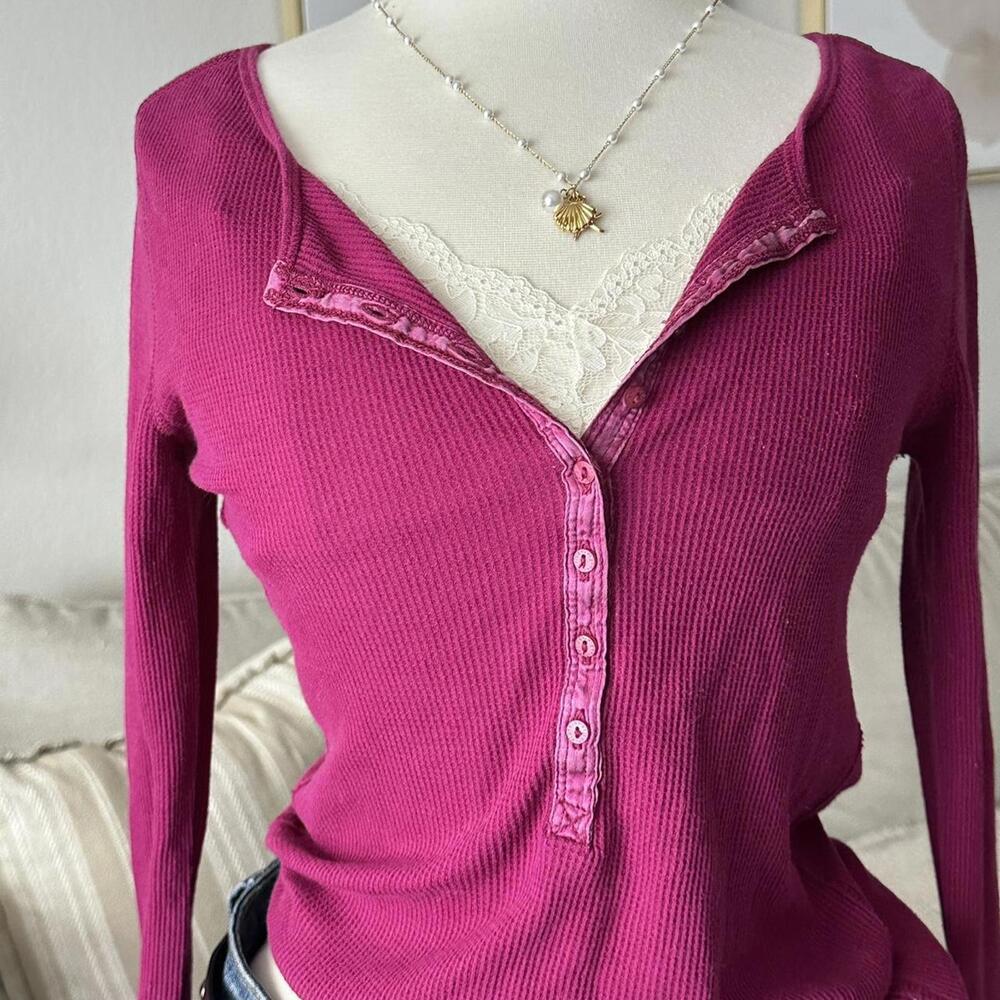 American Eagle Raspberry Henley - image 4